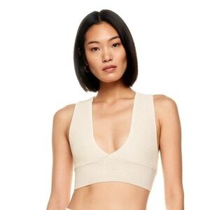 Aritzia Babaton V Neck